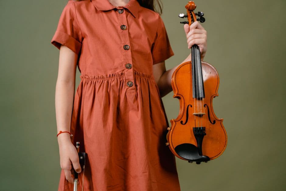 Viola student in a lesson, serving Marietta, GA