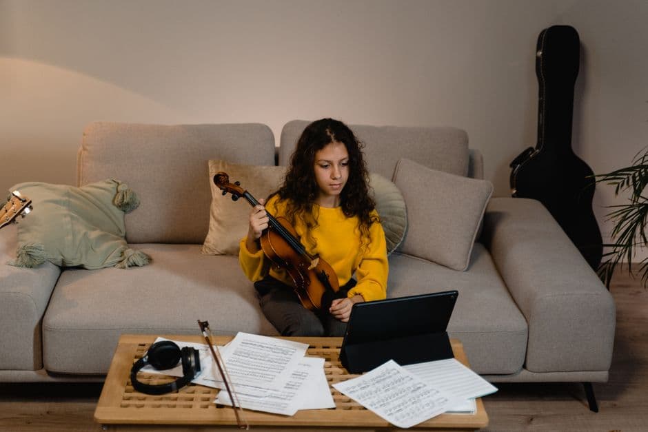 Viola student in a lesson, serving Smyrna, GA