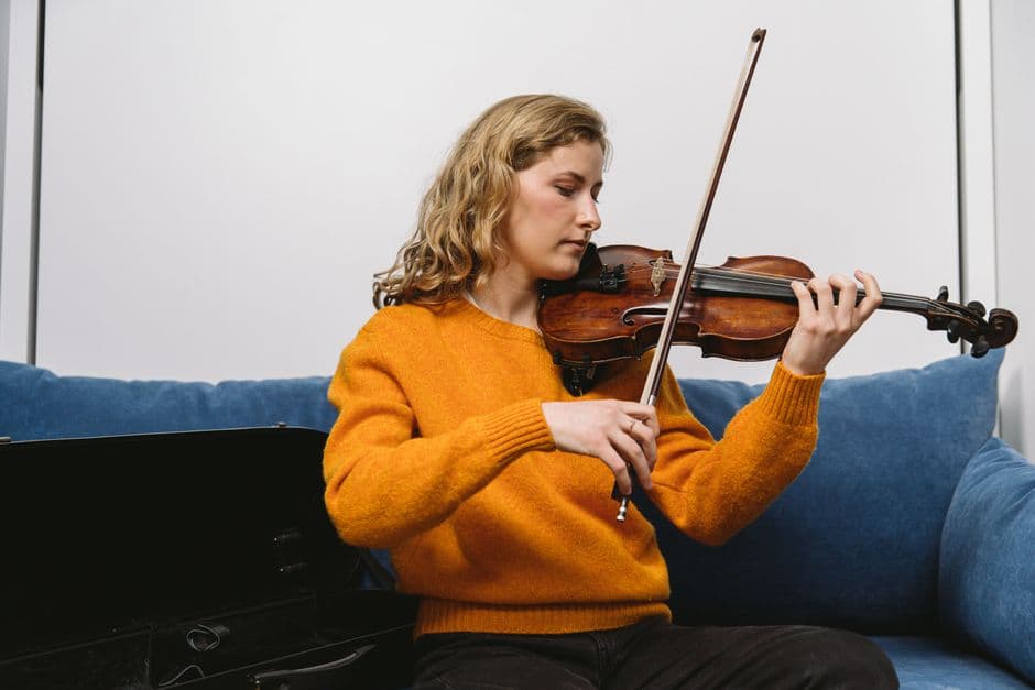Viola student in a lesson, serving Buford, GA