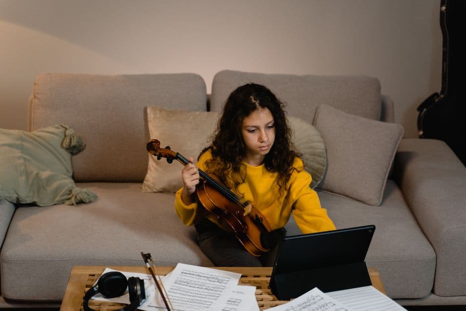 Viola student in a lesson, serving Duluth, GA