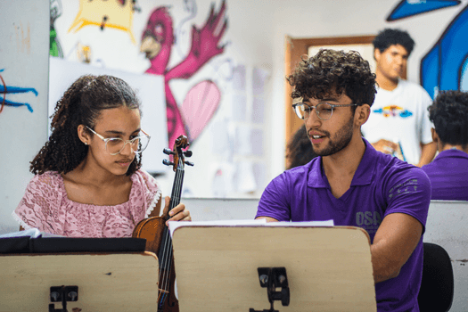 Violin student in a lesson, serving Alpharetta, GA