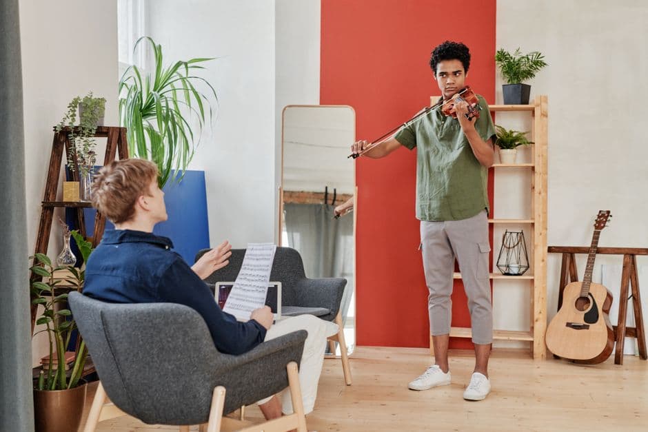 Violin student in a lesson, serving Cumming, GA