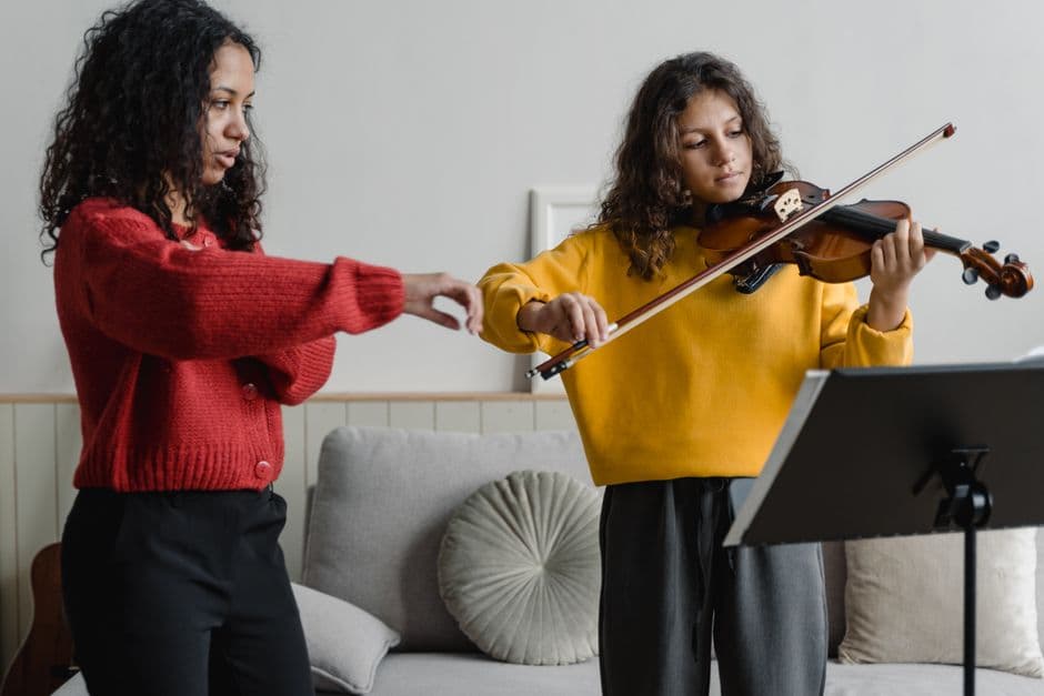 Violin student in a lesson, serving Peachtree Corners, GA