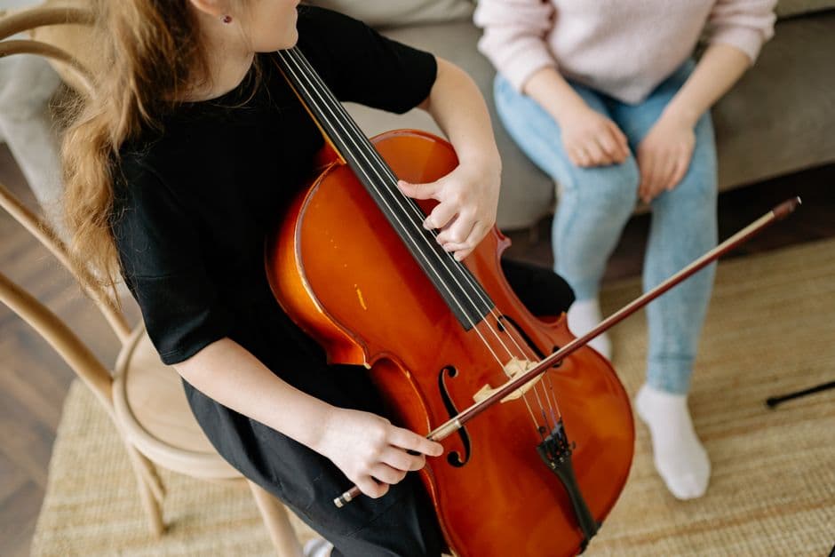 Violin student in a lesson, serving Sandy Springs, GA