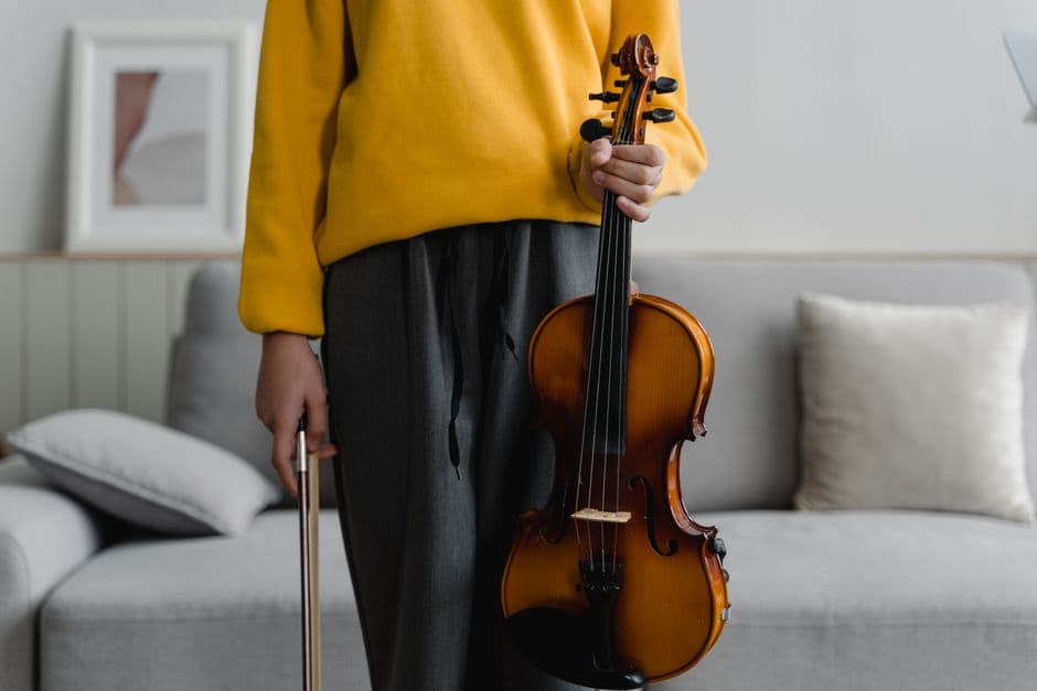 Violin student in a lesson, serving Smyrna, GA